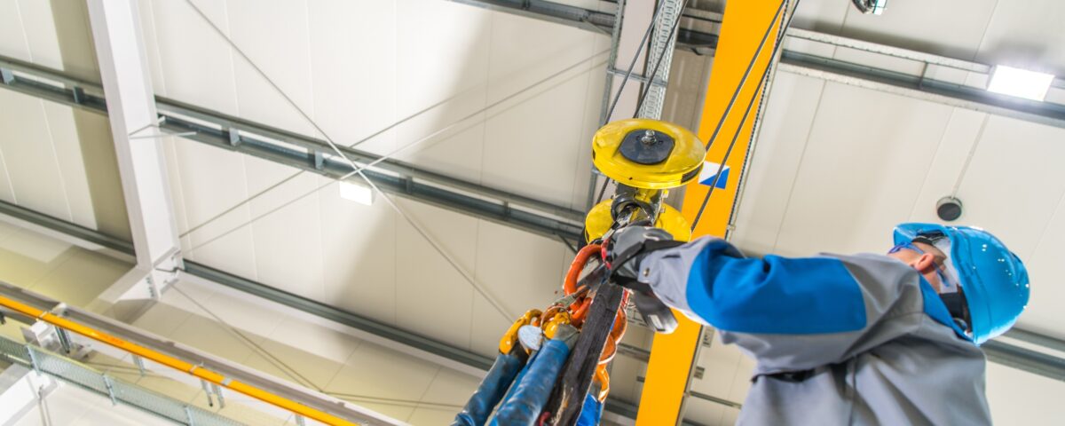 An employee using an OHG following Overhead Gantry Training