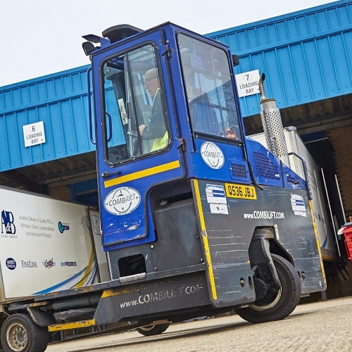 Combi lift in yard